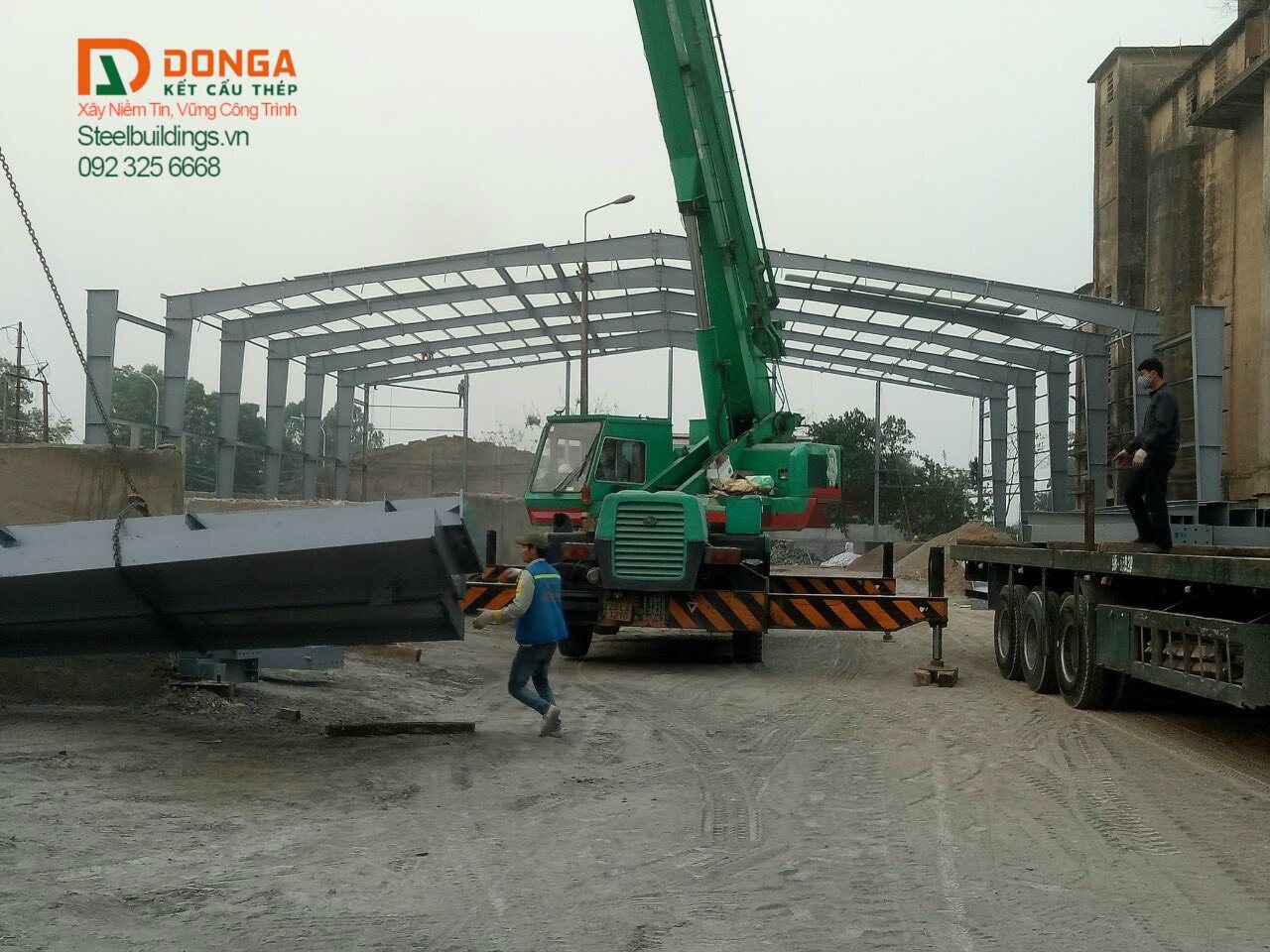 Lắp dựng cột và vì kèo thép