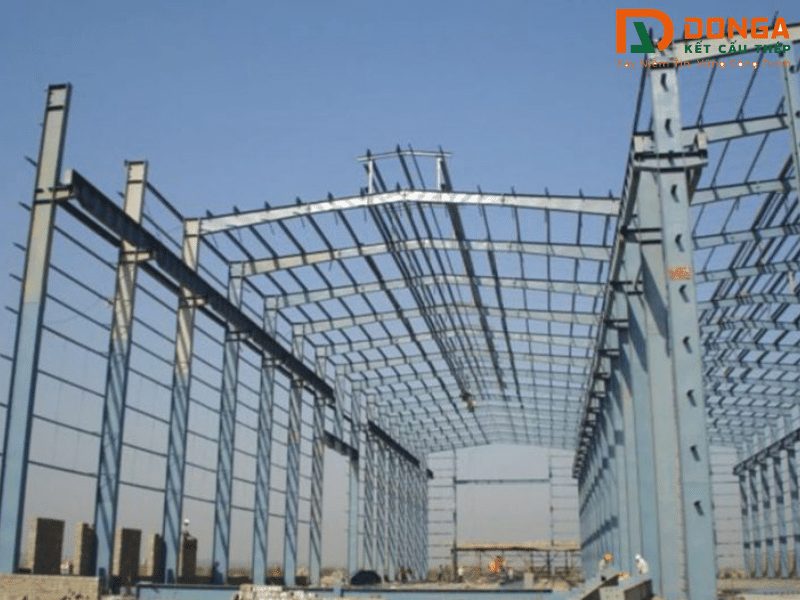 Thi công nhà thép tiền chế – Giải pháp xây dựng nhanh chóng và tiết kiệm chi phí