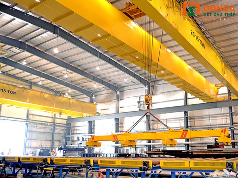 Cấu tạo cầu trục dầm đôi và tính ứng dụng trong công trình xây dựng