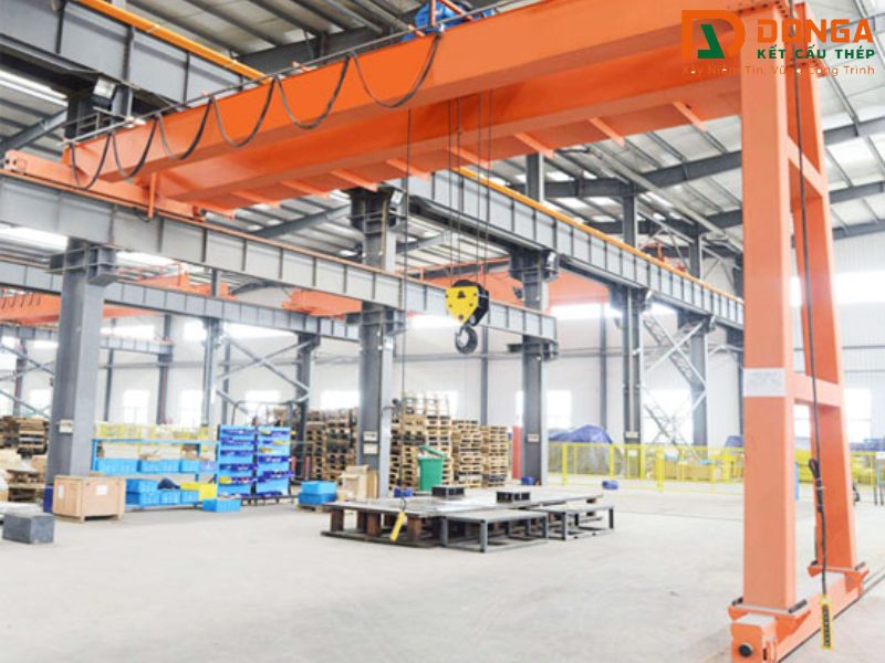 Tại sao cầu trục dầm đôi được sử dụng phổ biến trong công trình xây dựng?